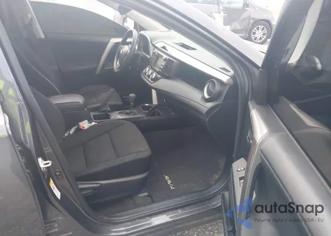 2018 Toyota Rav4 Le z USA, uszkodzony, nr VIN JTMBFREV9JJ734373